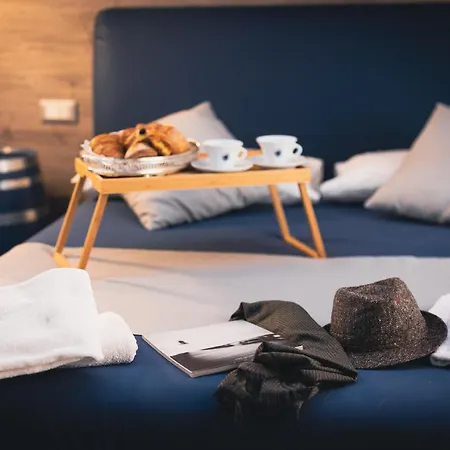 那不勒斯万岁住宿加早餐旅馆 3*